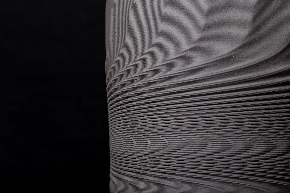 Fine printed layer lines on a porcelain surface