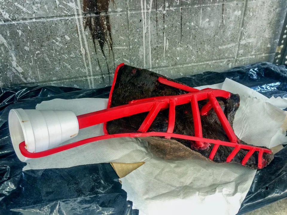 Wax torso with its sprues and pouring cup